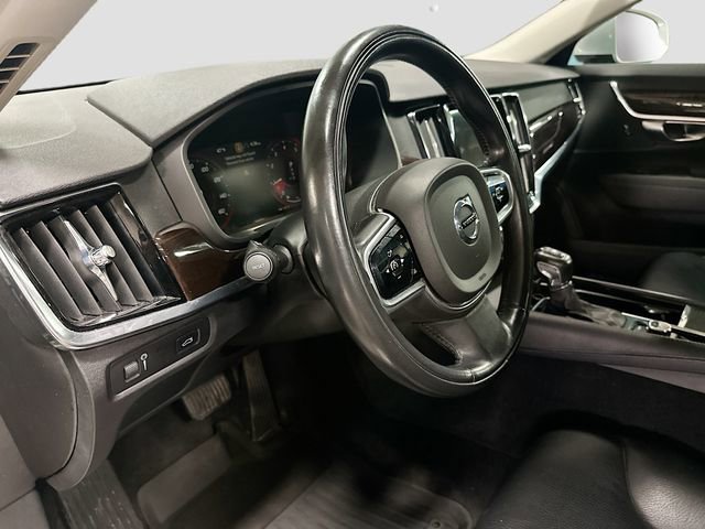 Used 2017 Volvo S90 T6 Momentum w/ Vision Package image 10