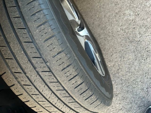 Used 2022 Toyota Highlander XLE image 4