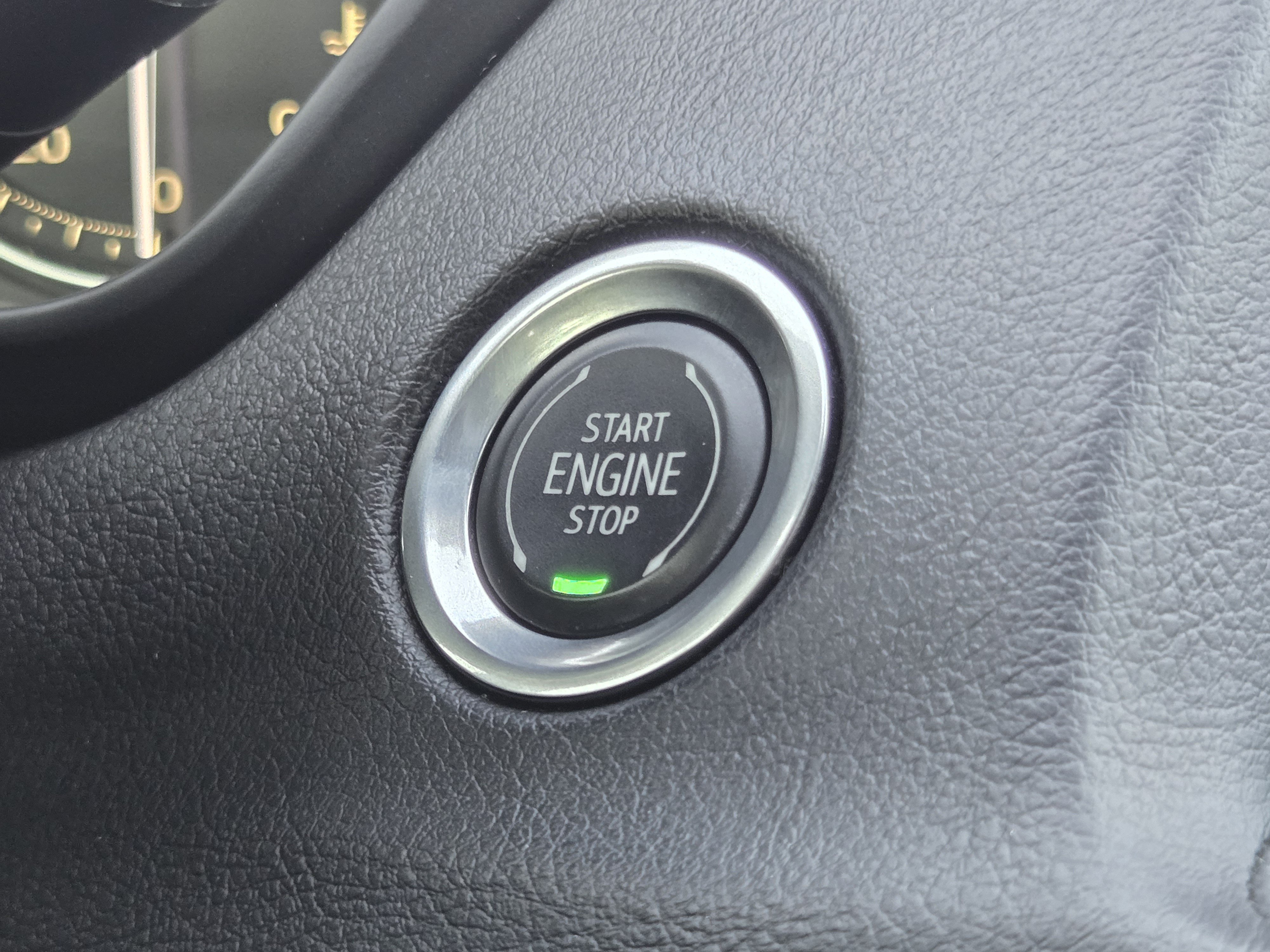 Used 2022 Cadillac XT4 Premium Luxury w/ Enhanced Visibility Package FWD image 17