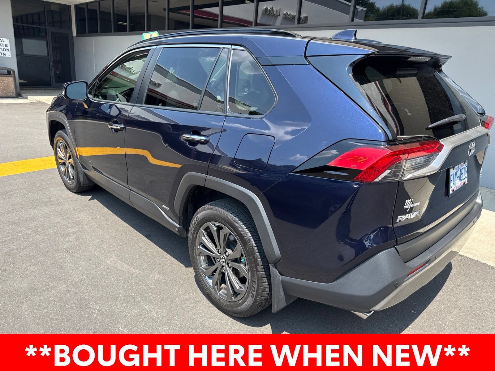 Used 2025 Toyota RAV4 Limited w/ Advanced Technology Package AWD/4WD image 3