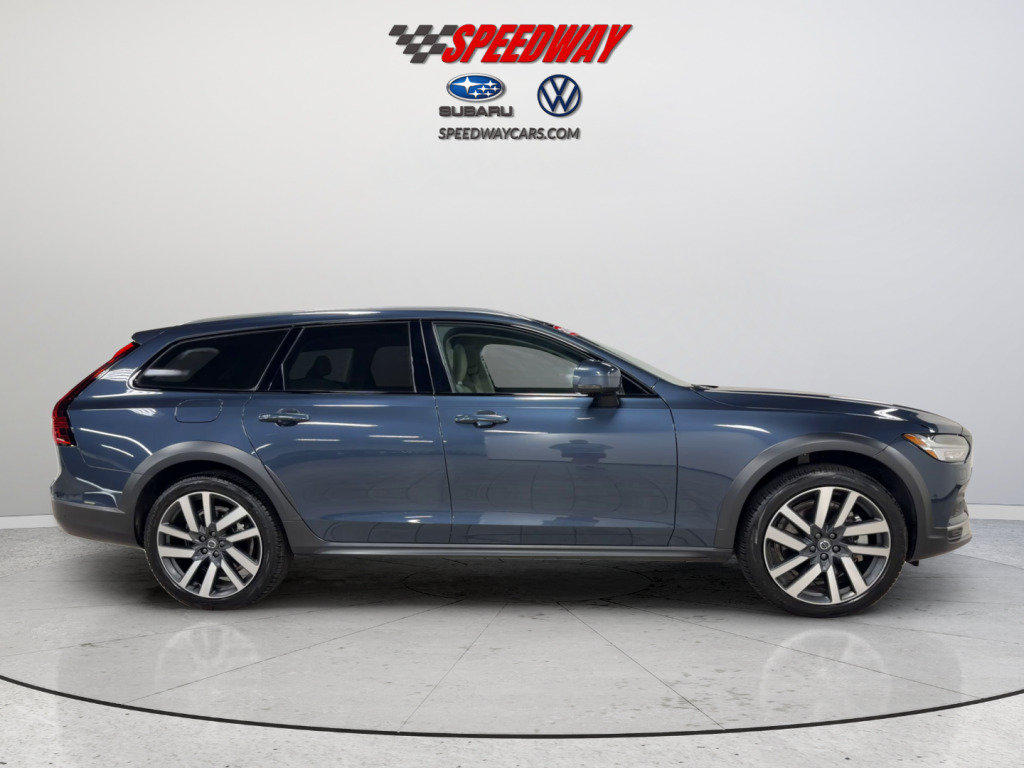Used 2025 Volvo V90 B6 Cross Country Plus w/ Climate Package AWD/4WD image 4