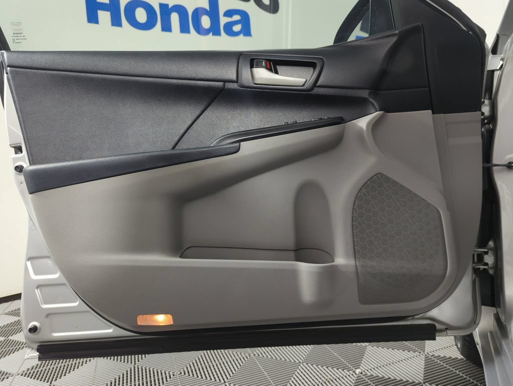 Used 2012 Toyota Camry LE FWD image 8