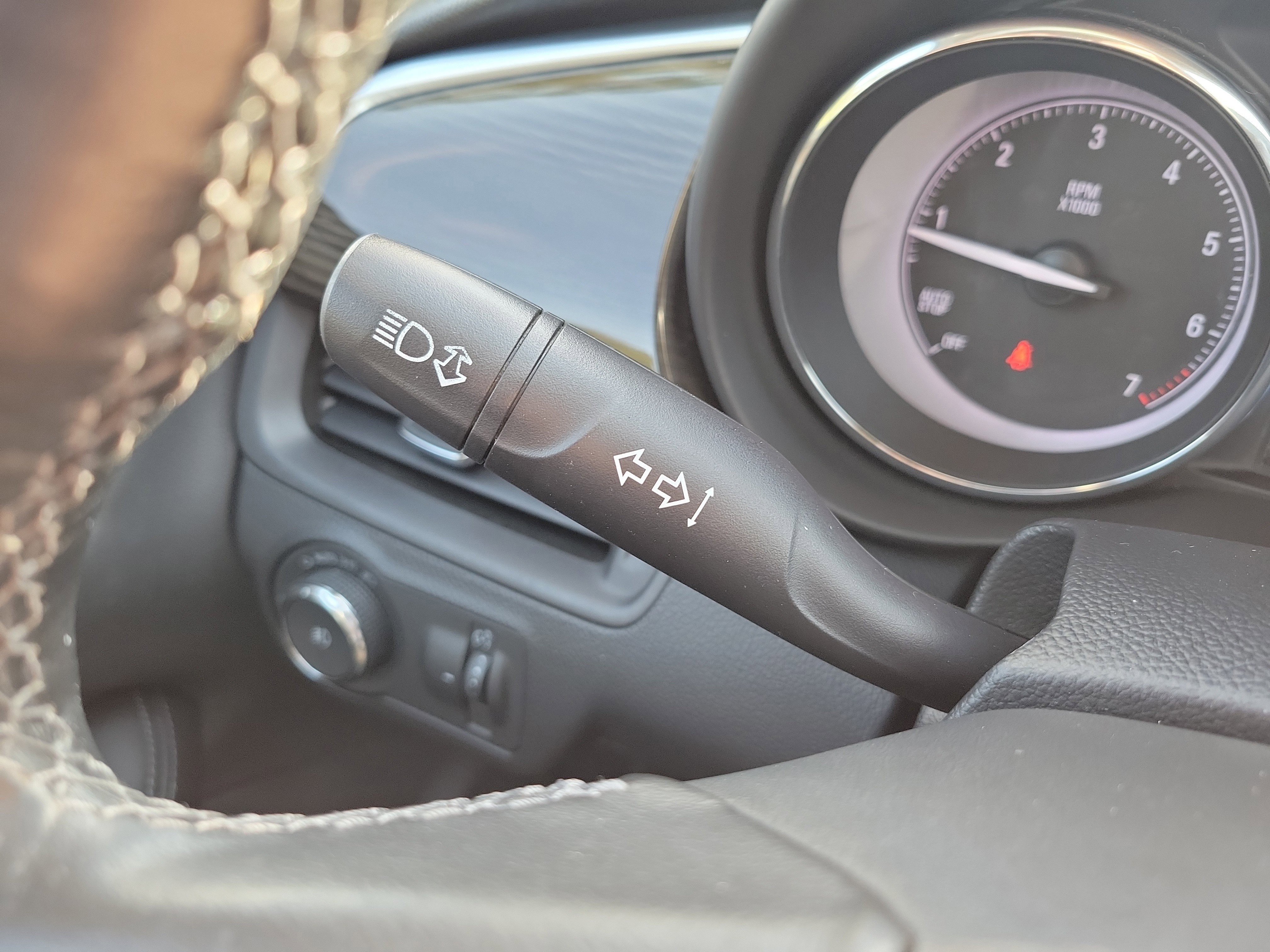Used 2019 Buick Envision Essence image 29