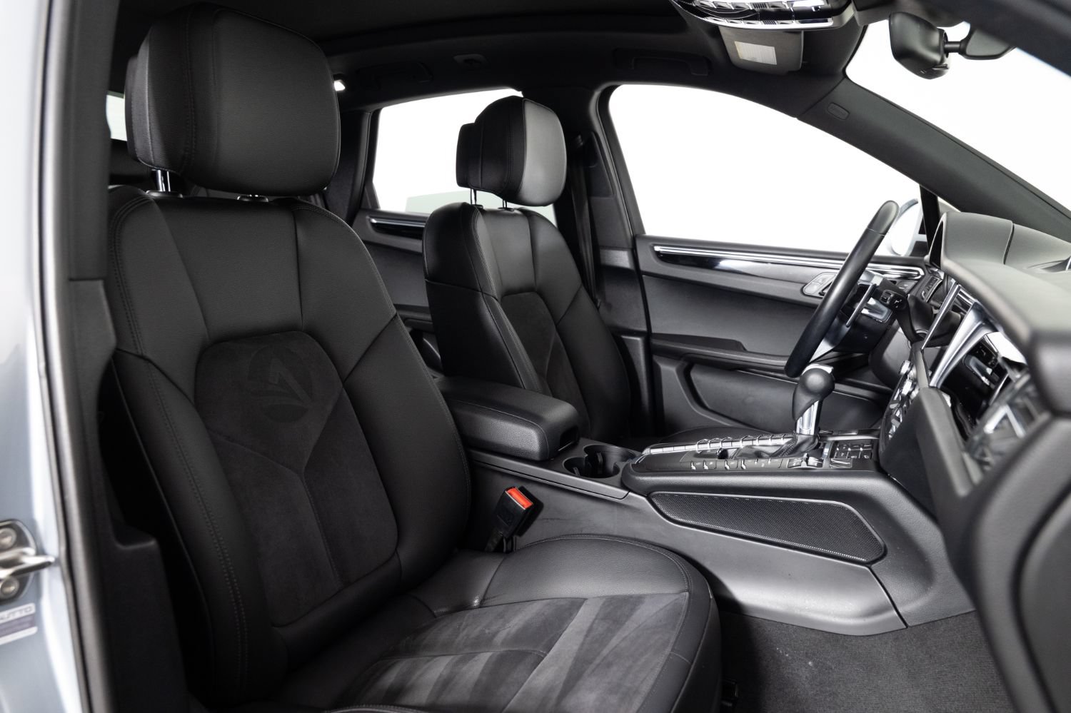 Used 2021 Porsche Macan AWD/4WD image 28