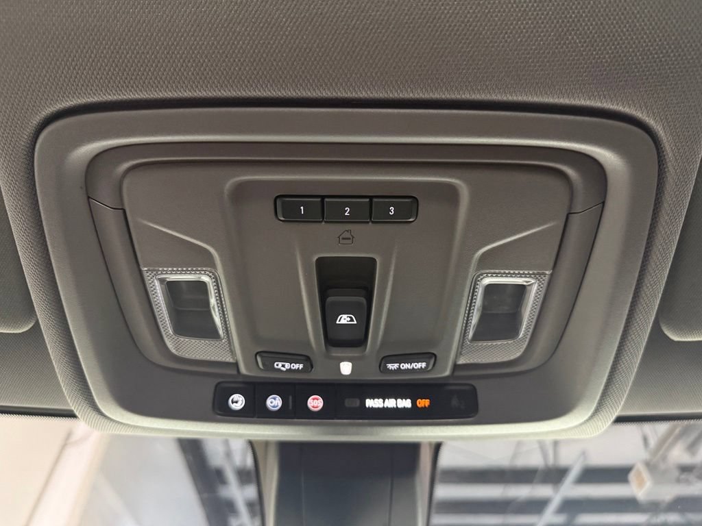 Used 2019 GMC Sierra 1500 SLT w/ SLT Premium Plus Package AWD/4WD image 32