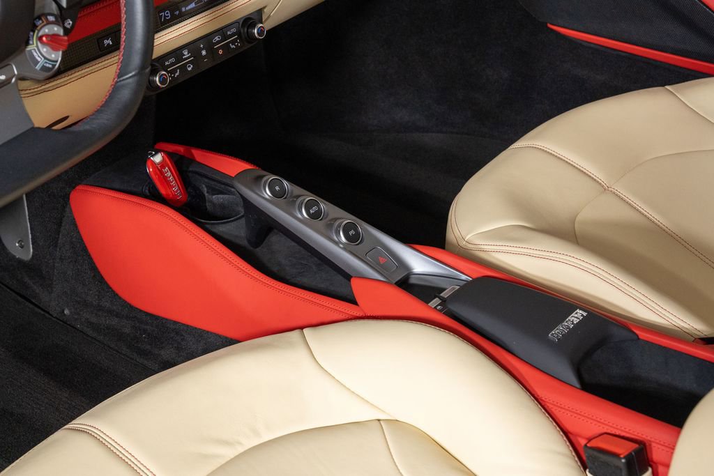Used 2021 Ferrari F8 Tributo image 31