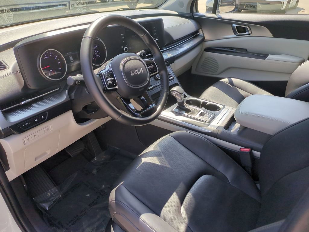 Used 2022 Kia Carnival LX image 13