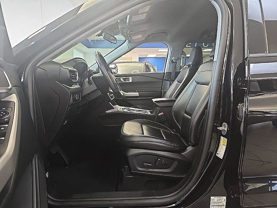 Used 2023 Ford Explorer XLT w/ Equipment Group 202A image 12