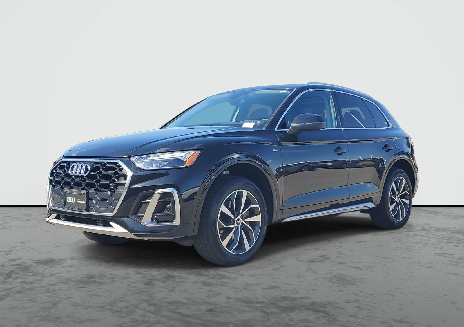 Used 2023 Audi Q5 2.0T Premium w/ Convenience Package AWD/4WD image 2