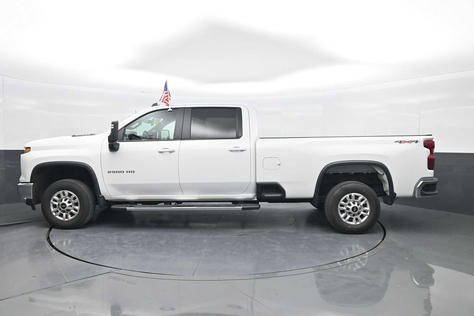 Used 2025 Chevrolet Silverado 2500 LT w/ Convenience Package AWD/4WD image 5