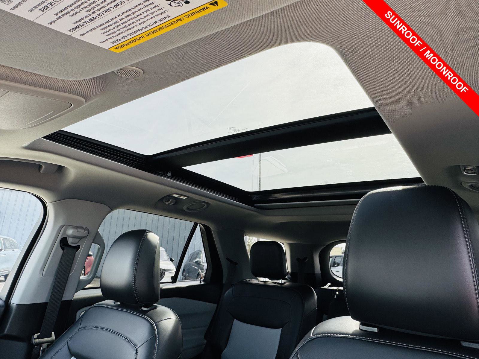 Used 2024 Ford Explorer XLT w/ Equipment Group 202A AWD/4WD image 4