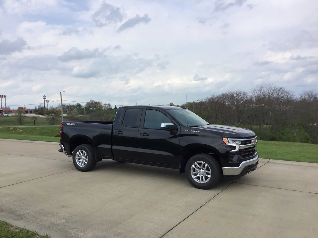 New 2025 Chevrolet Silverado 1500 LT image 1