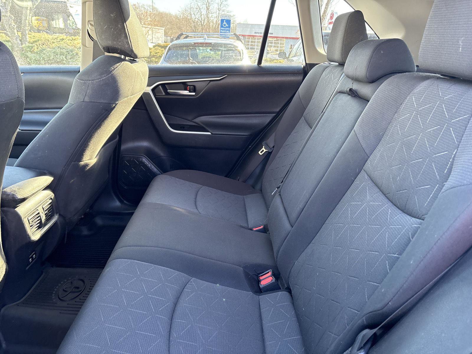 Used 2021 Toyota RAV4 XLE image 21