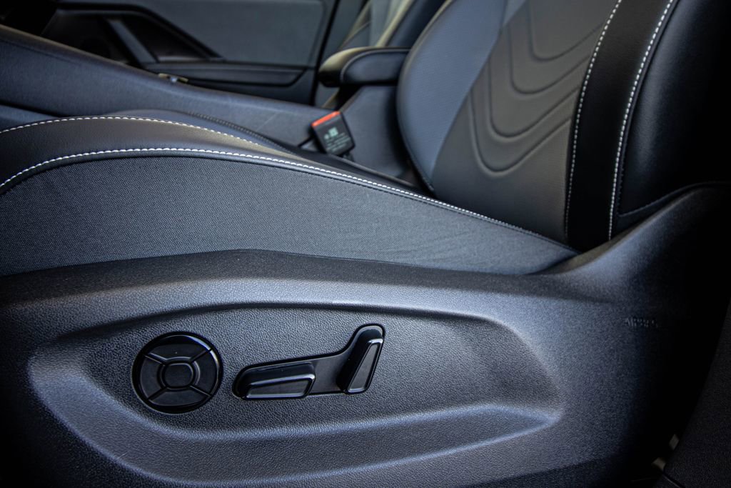 Certified 2025 Volkswagen Tiguan SE image 25