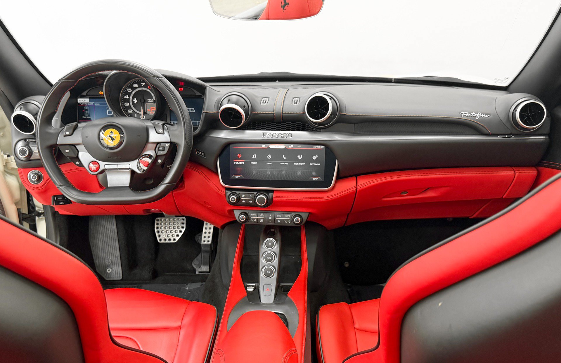 Used 2020 Ferrari Portofino RWD image 15