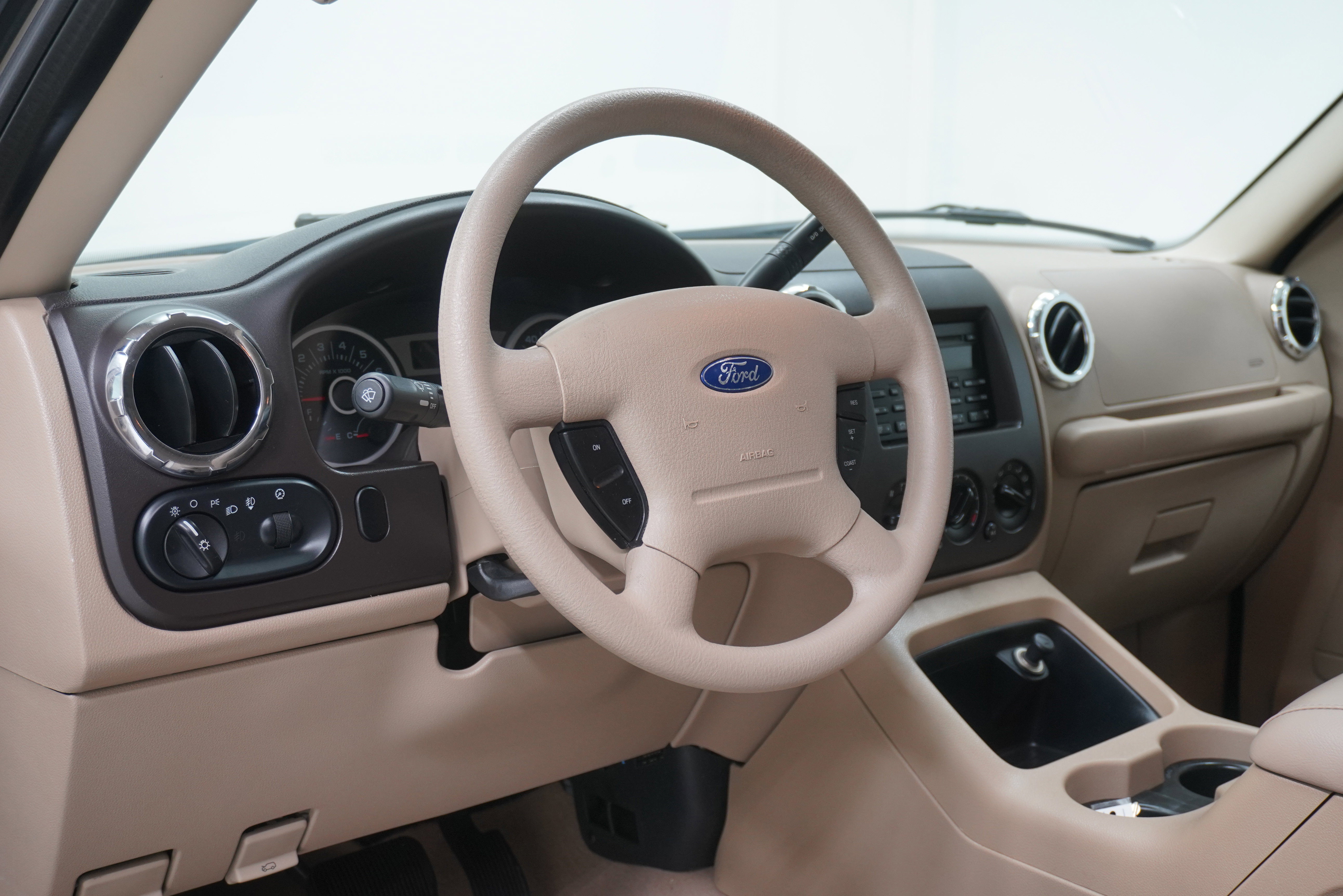 Used 2006 Ford Expedition XLT RWD image 9