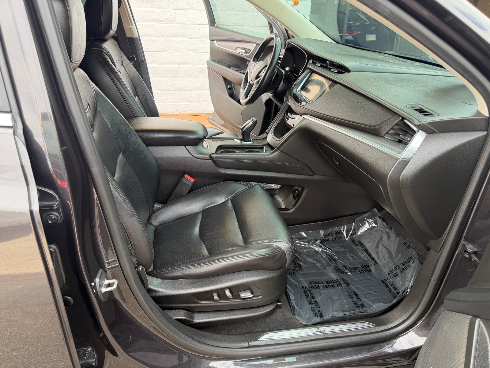 Used 2017 Cadillac XT5 Luxury FWD image 16