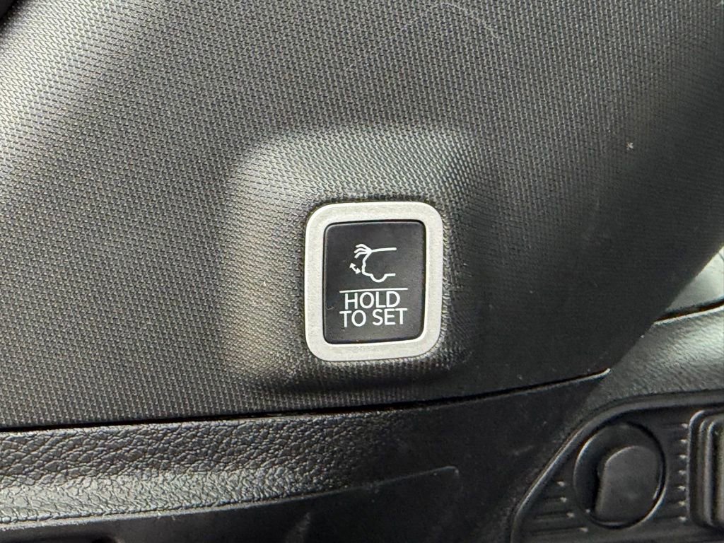 Certified 2025 Jeep Grand Cherokee Altitude AWD/4WD image 35