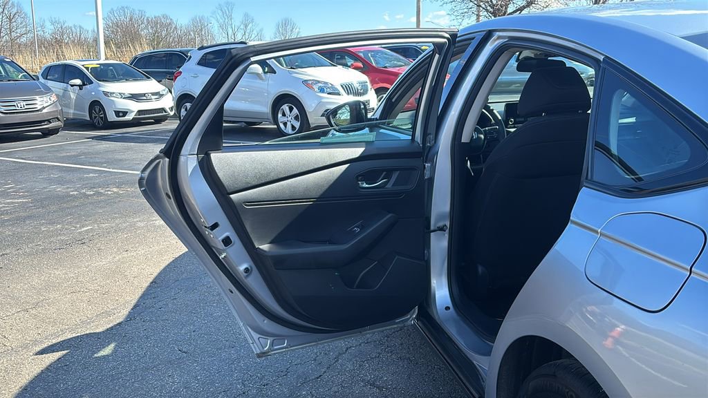 Used 2025 Honda Accord SE image 28