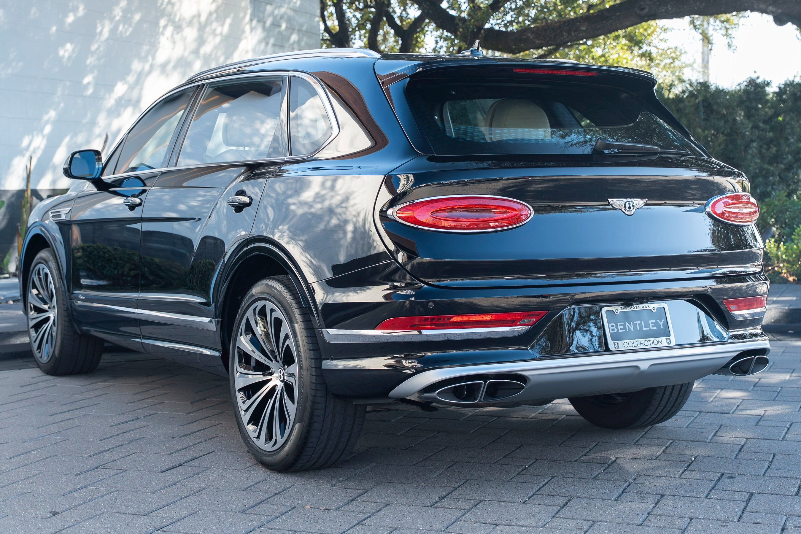 Used 2023 Bentley Bentayga Extended Wheelbase image 28