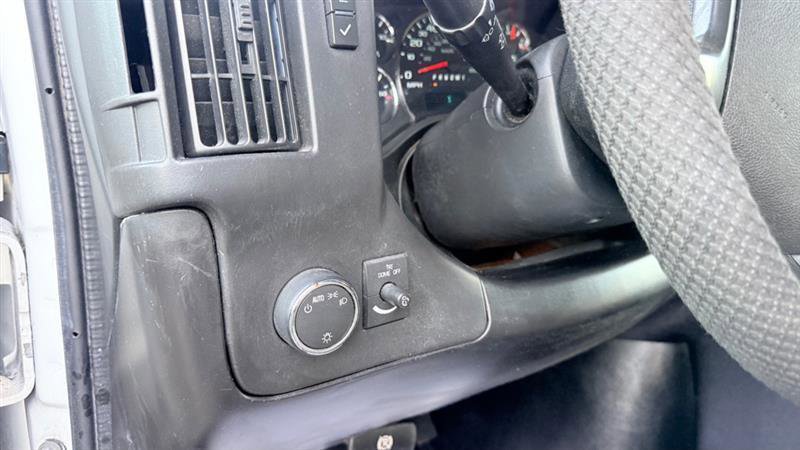 Used 2011 Chevrolet Express 2500 RWD image 19