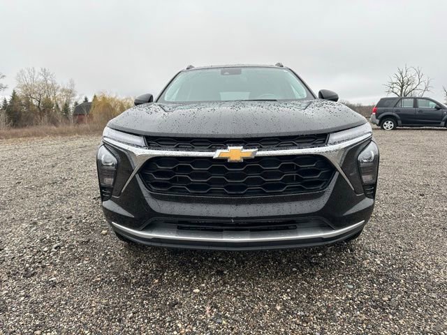 Used 2025 Chevrolet Trax LT FWD image 3