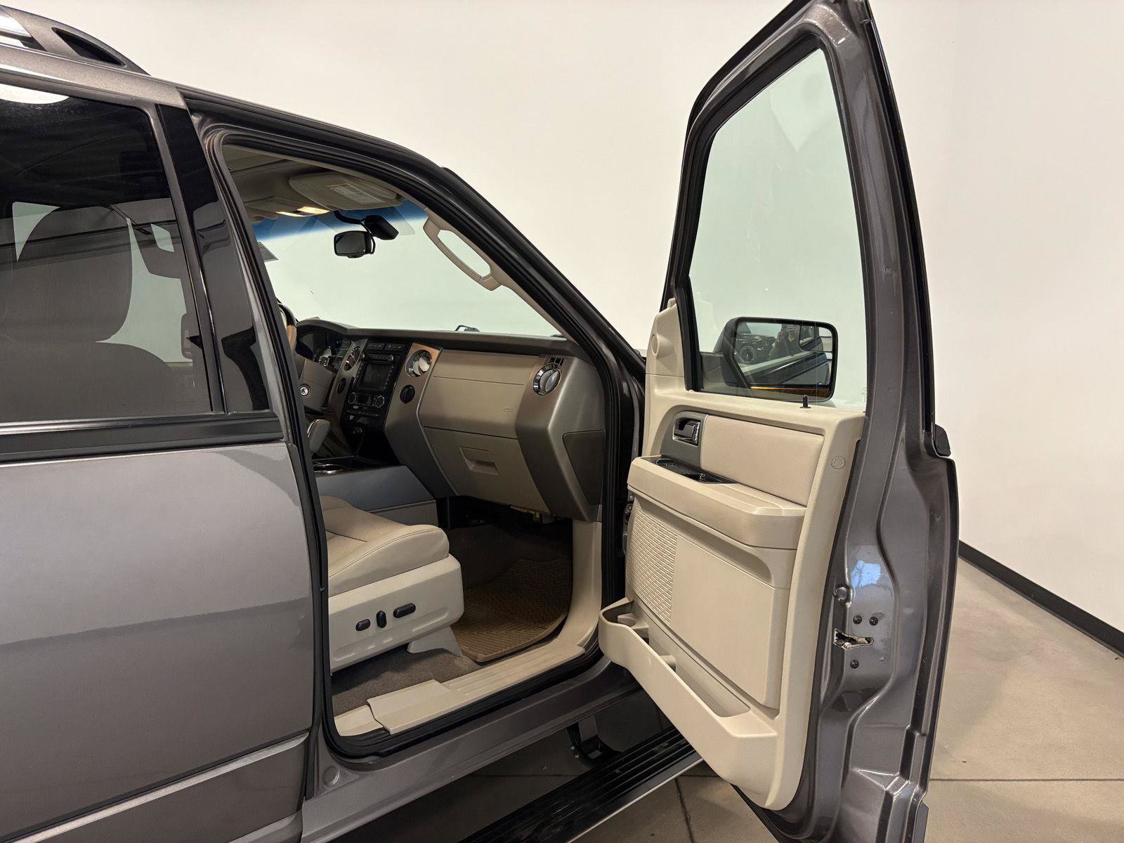 Used 2012 Ford Expedition Limited AWD/4WD image 39