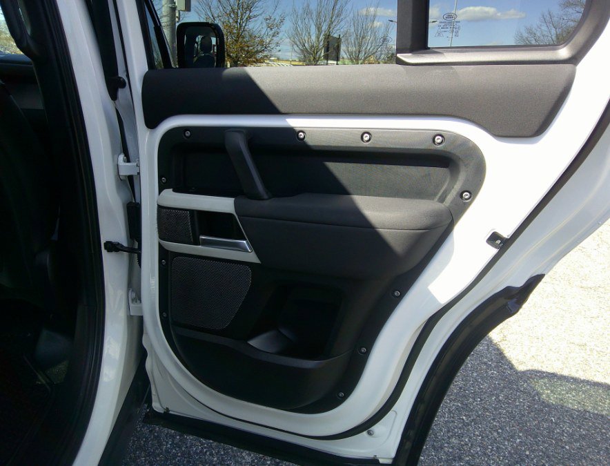 Used 2023 Land Rover Defender 110 S image 34