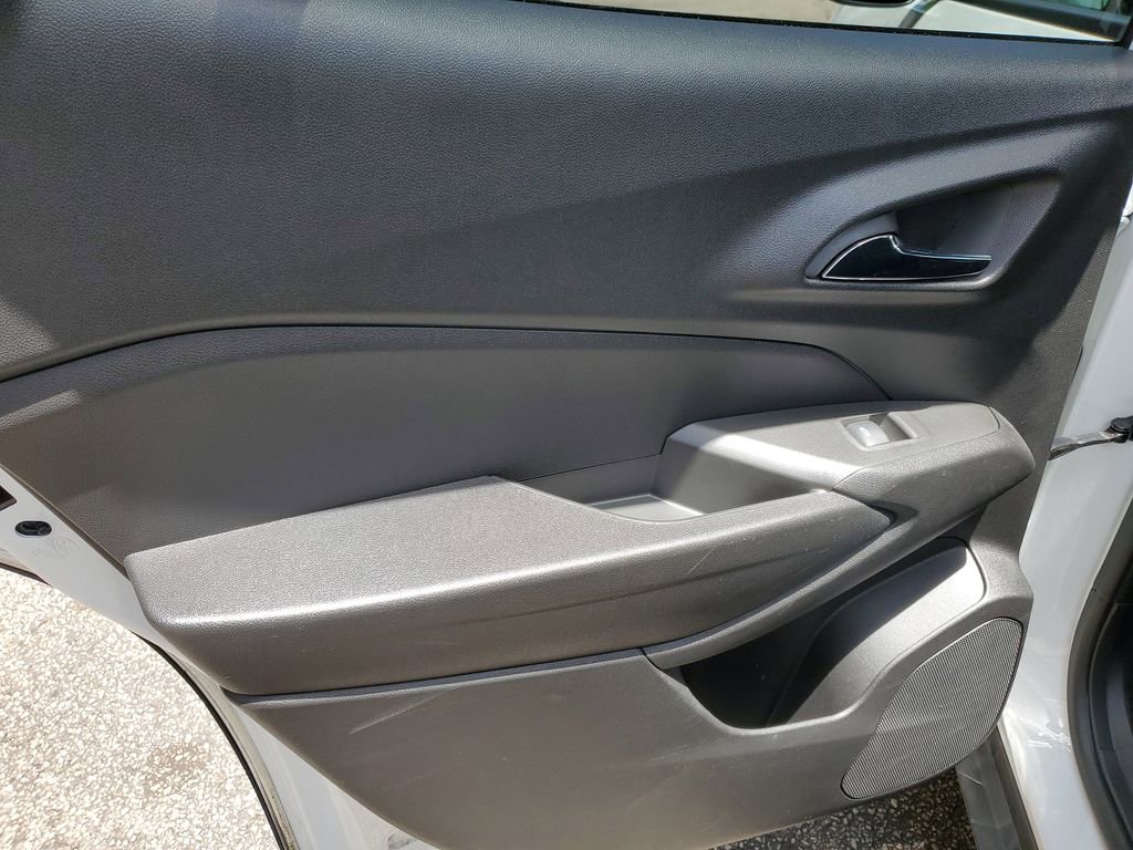 Used 2024 Chevrolet Trax RS FWD image 17