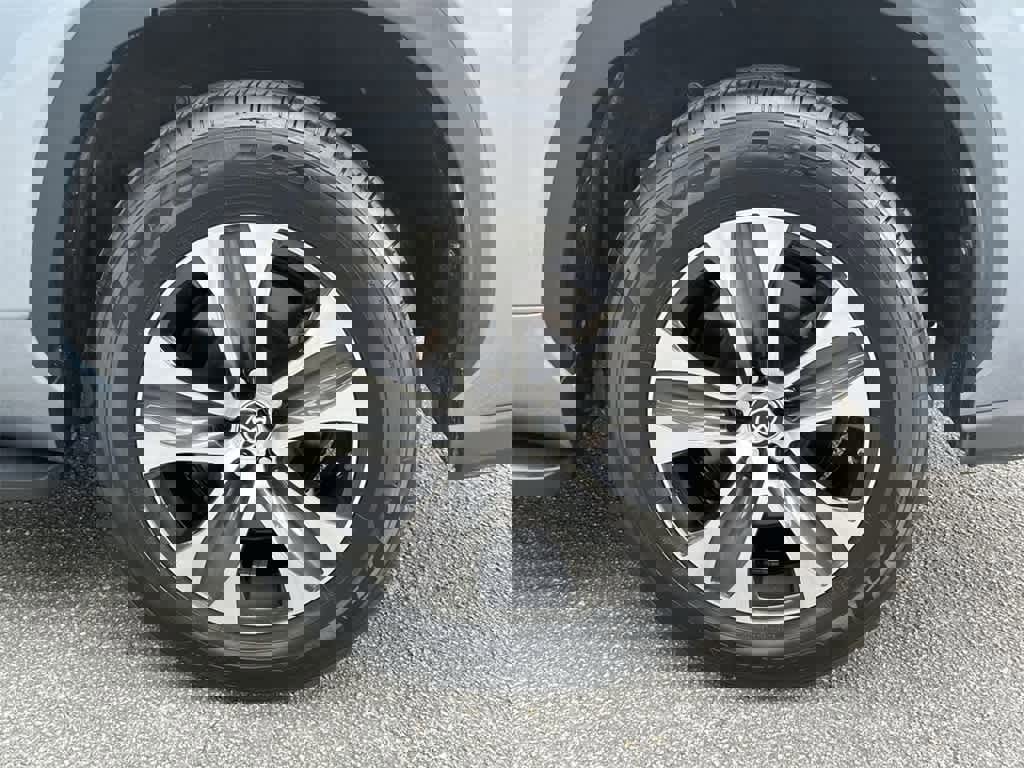 Used 2023 Toyota Highlander XLE image 11