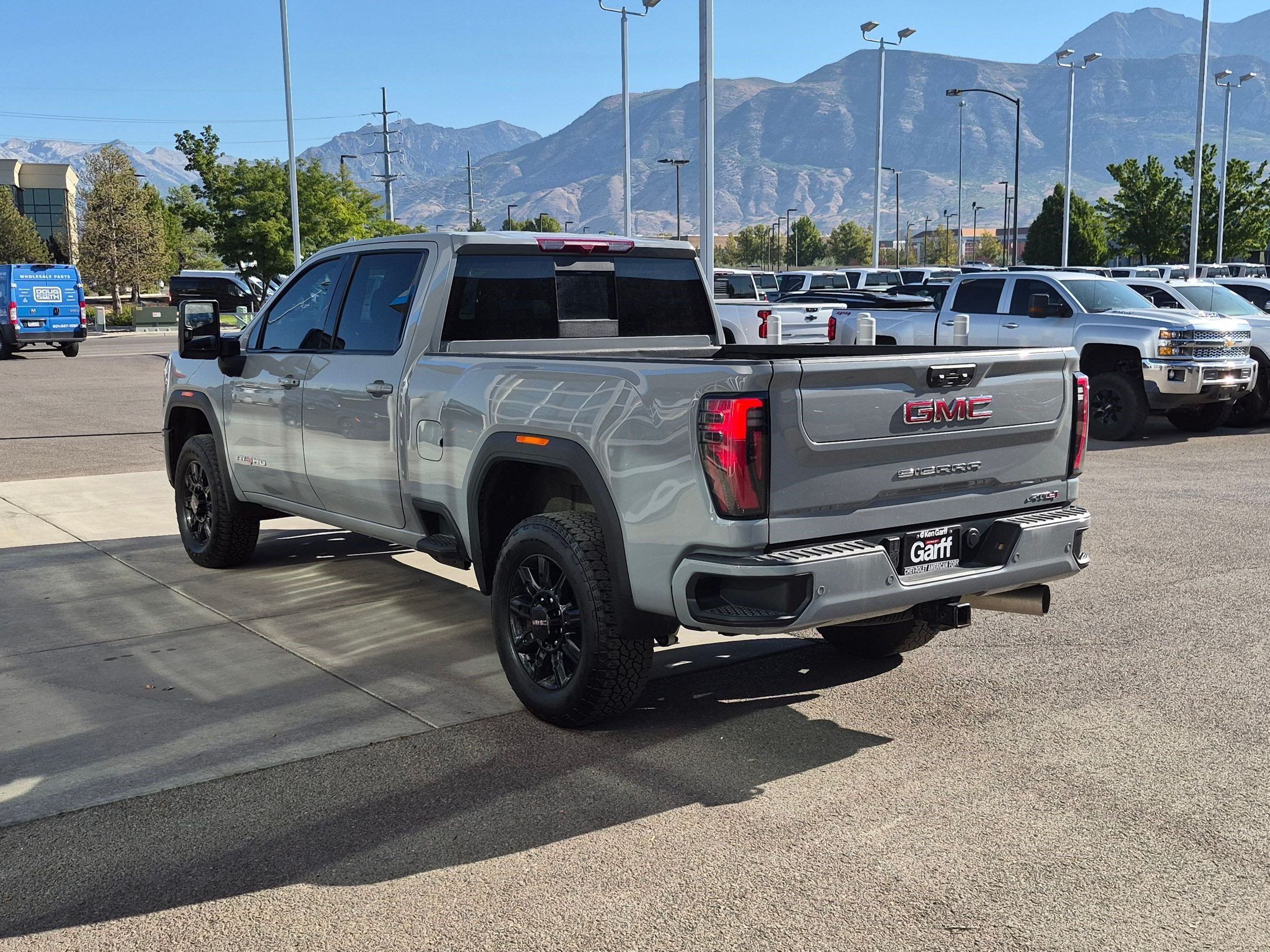 Used 2025 GMC Sierra 2500 AT4 AWD/4WD image 5
