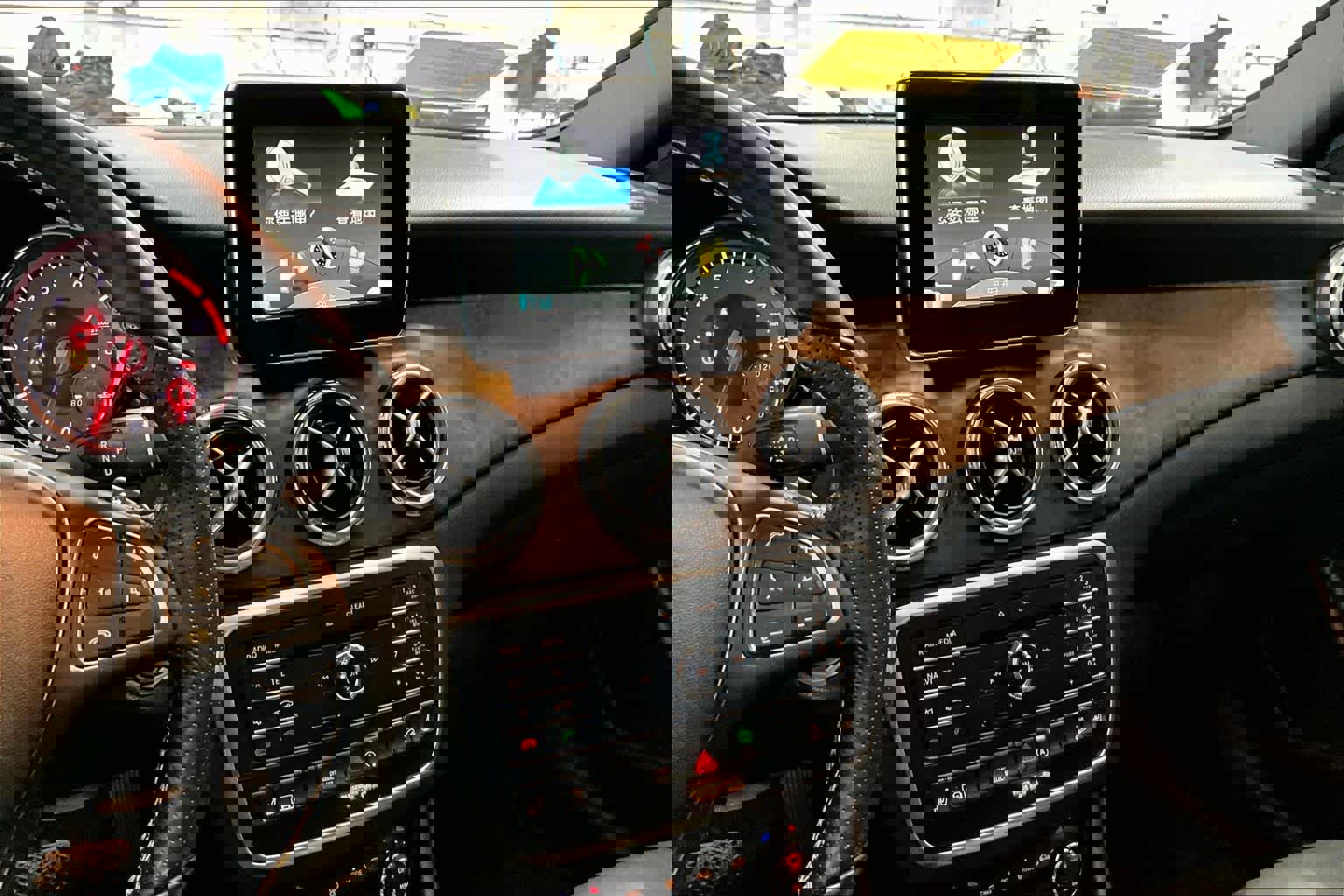 Used 2016 Mercedes-Benz GLA 250 4MATIC image 7