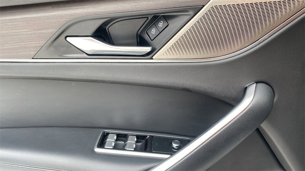 Used 2023 Jaguar F-PACE S image 15