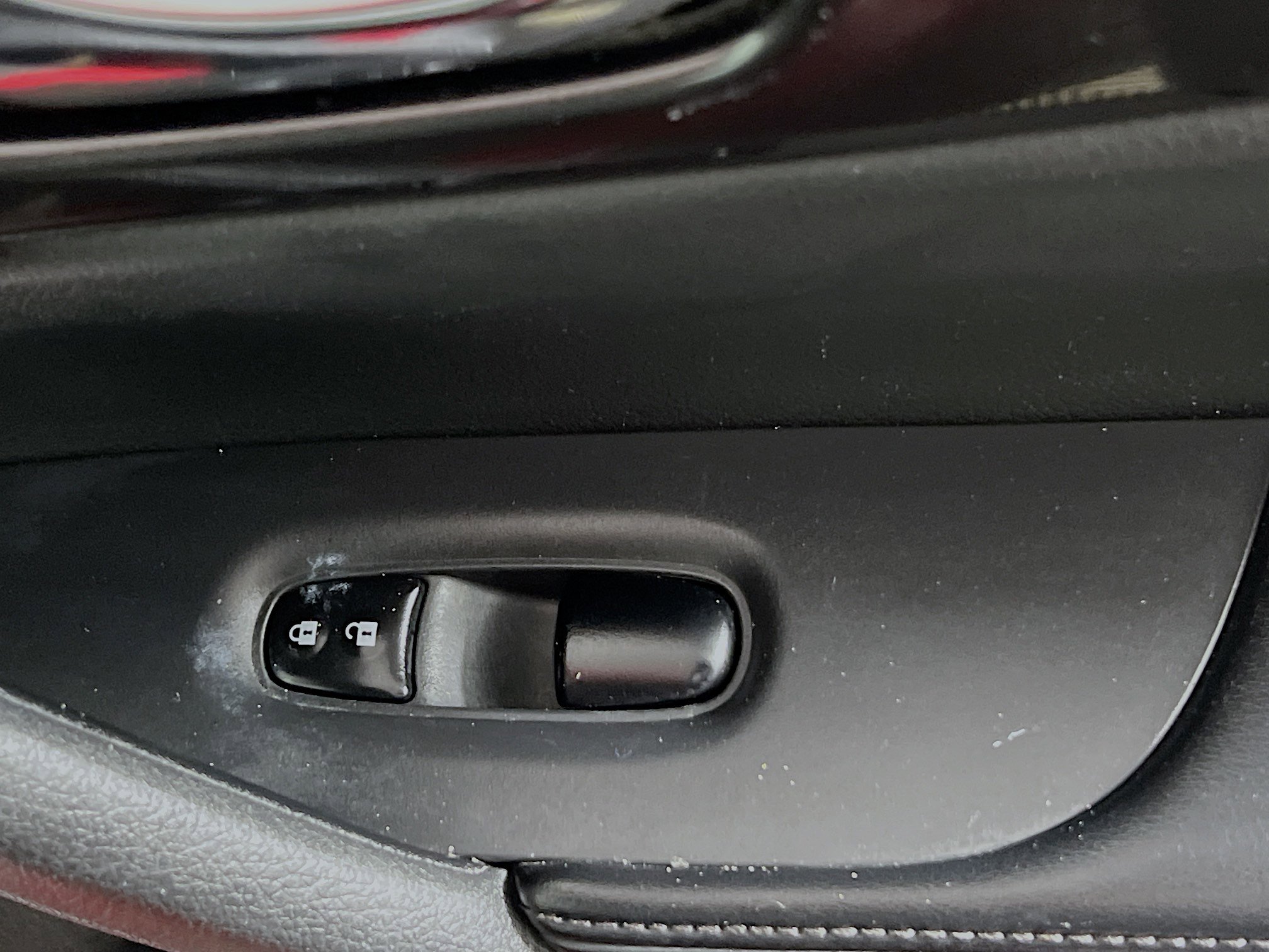 Used 2017 Nissan Rogue S image 31