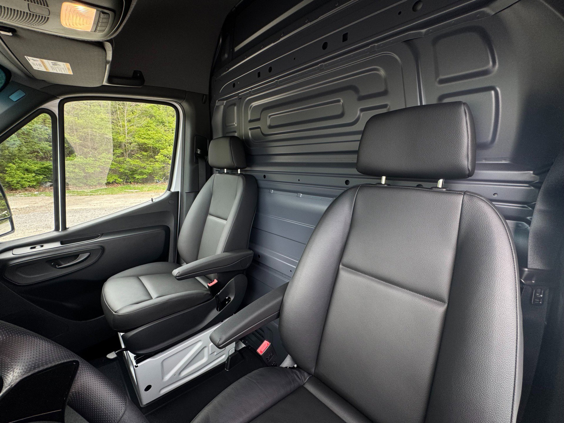 Used 2025 Mercedes-Benz Sprinter 2500 image 21