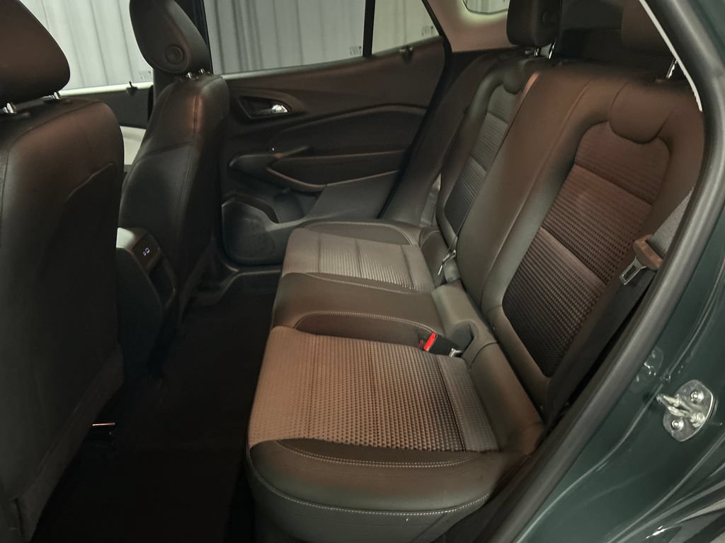 Used 2025 Chevrolet Trax LT FWD image 21