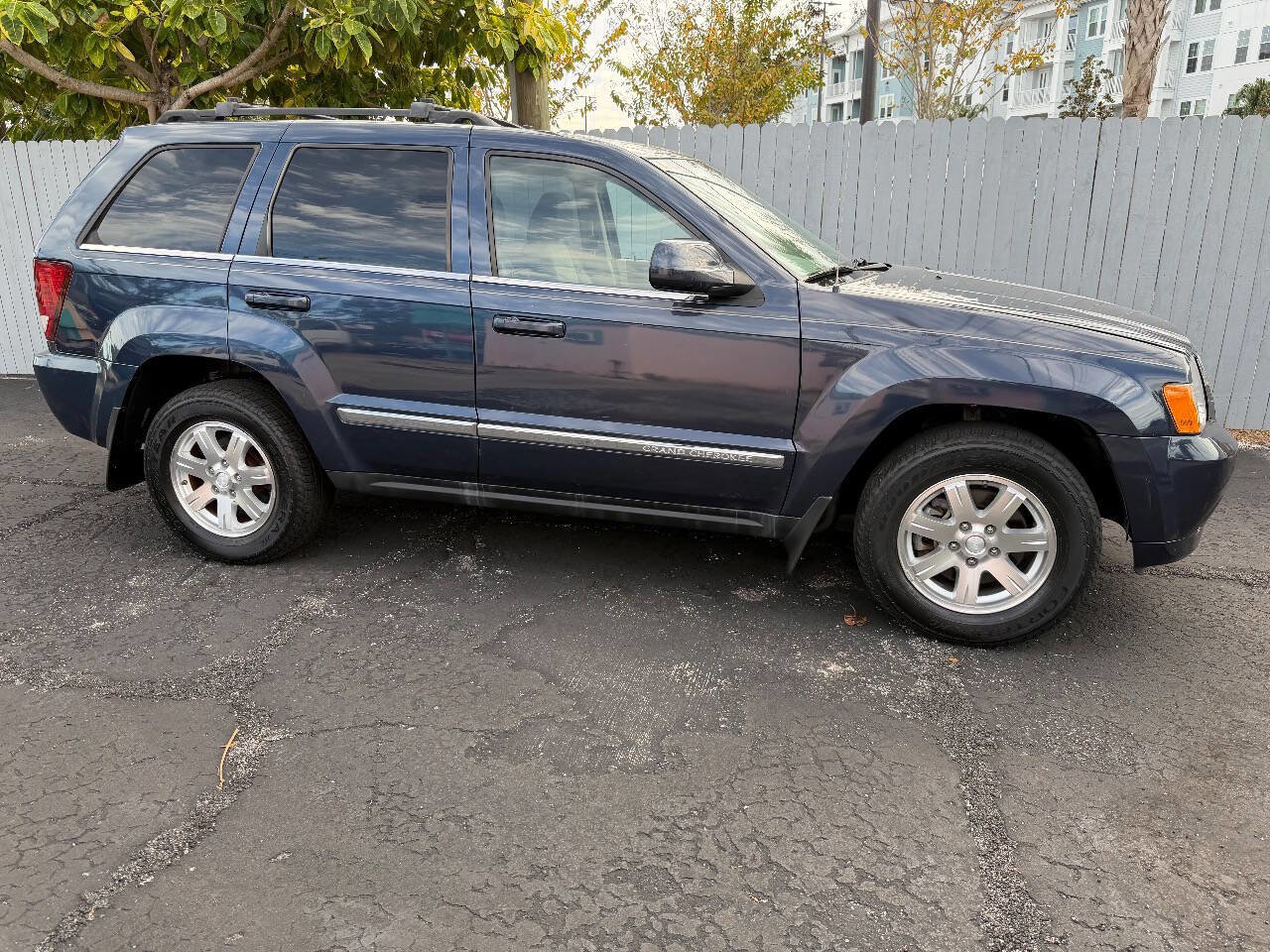 Used 2009 Jeep Grand Cherokee Limited w/ Quadra-Drive II 4X4 Group image 2