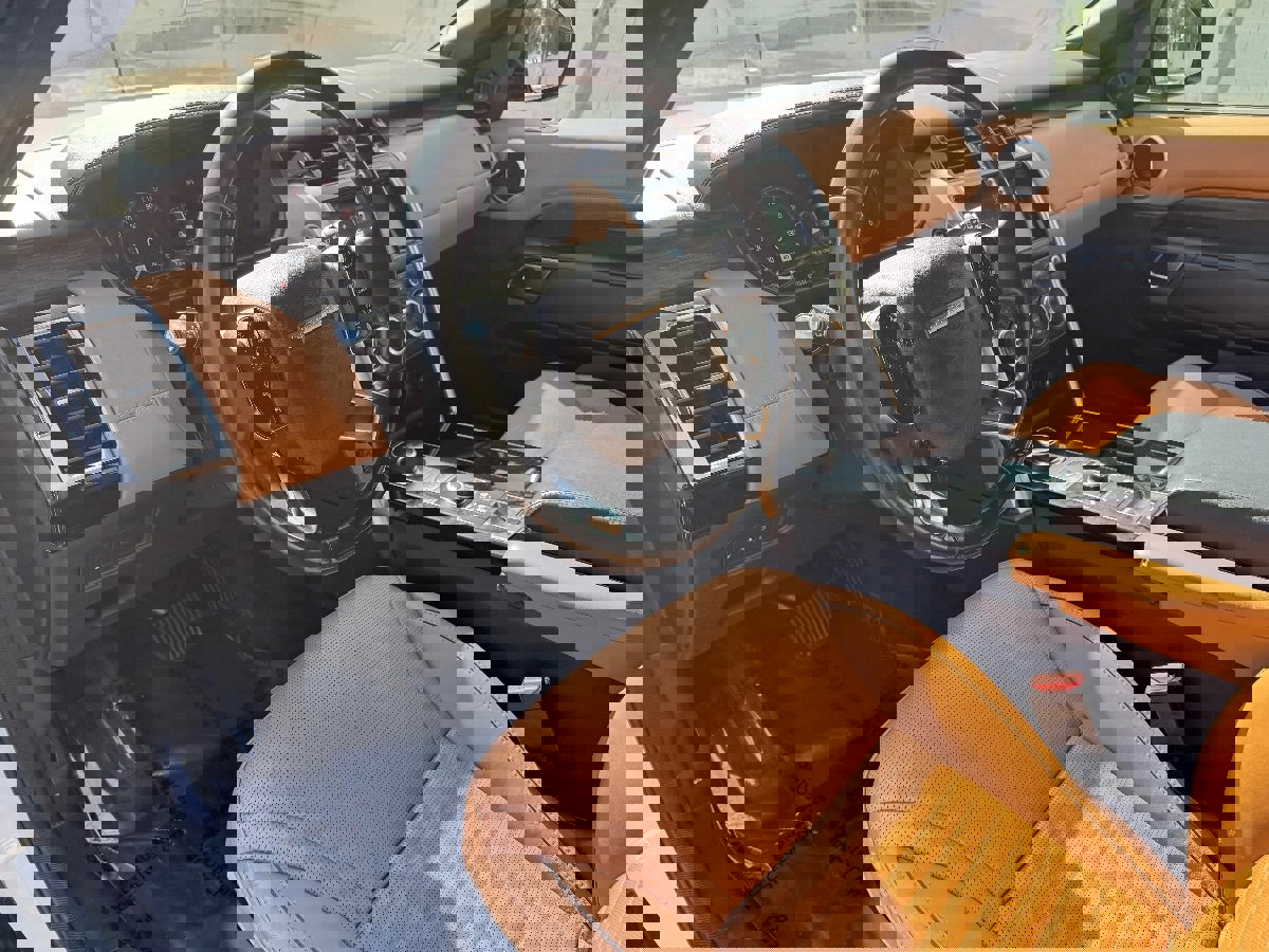 Used 2020 Land Rover Discovery HSE Luxury image 16