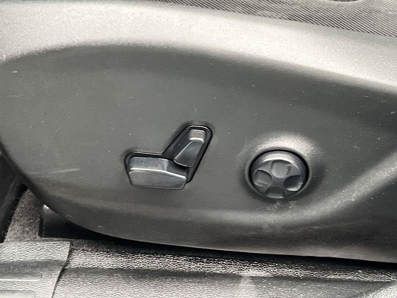 Used 2019 Jeep Cherokee Trailhawk AWD/4WD image 10