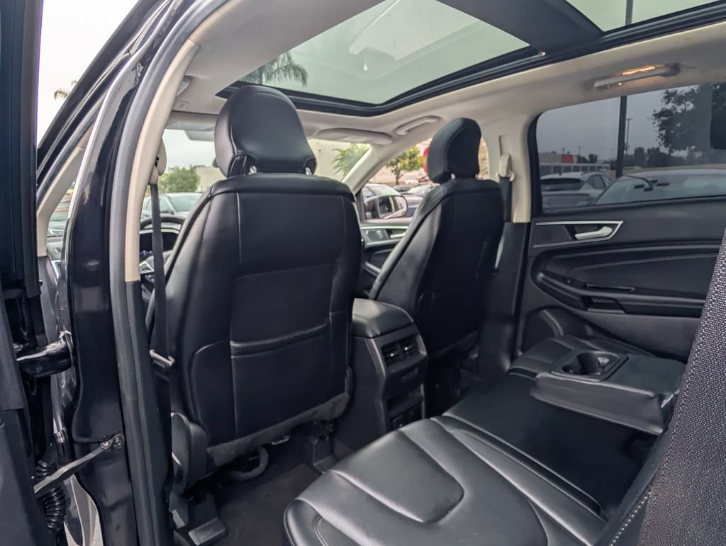 Used 2019 Ford Edge Titanium w/ Equipment Group 301A FWD image 18