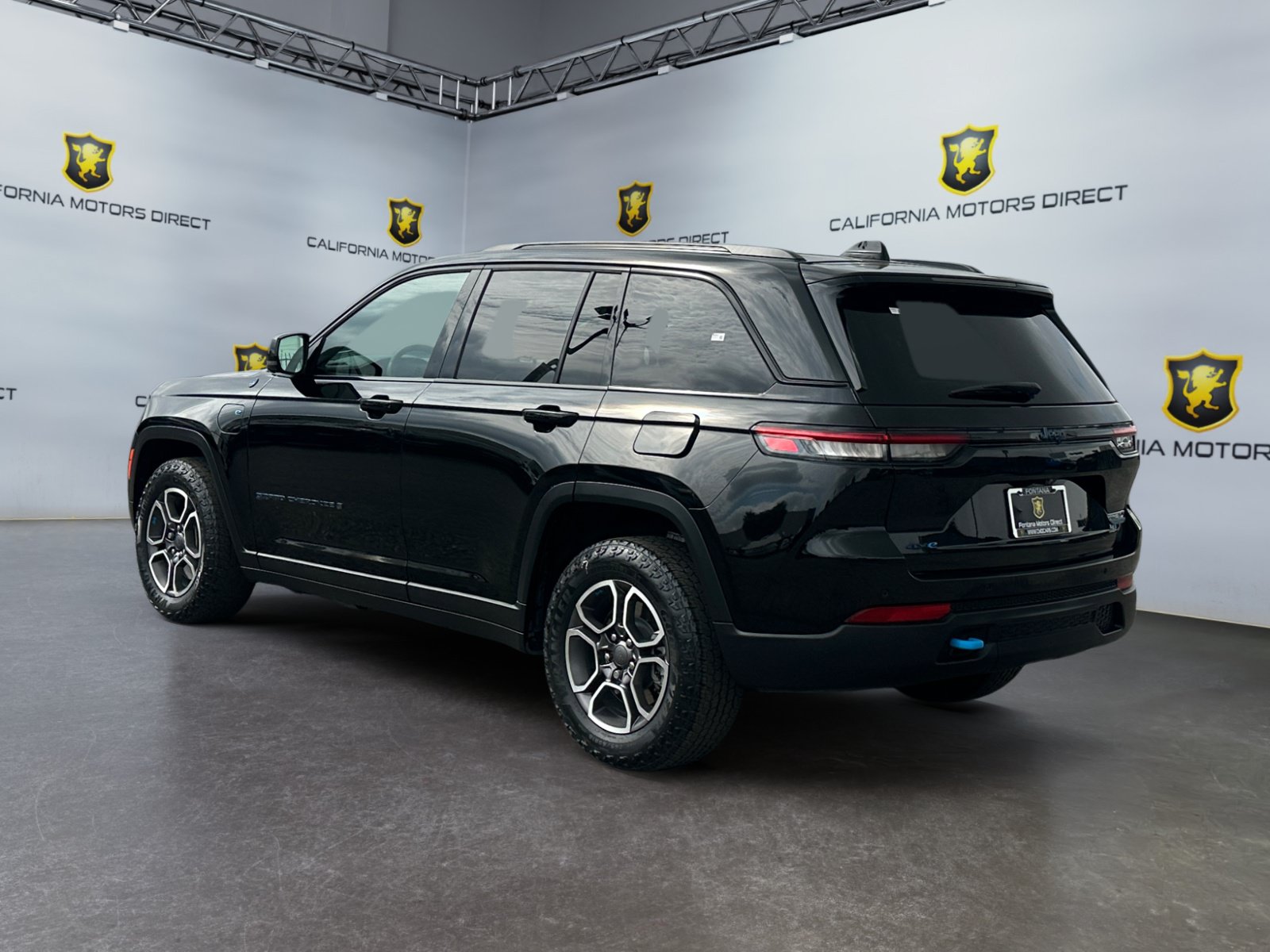 Used 2022 Jeep Grand Cherokee Trailhawk w/ Advanced Protech Group II AWD/4WD image 3