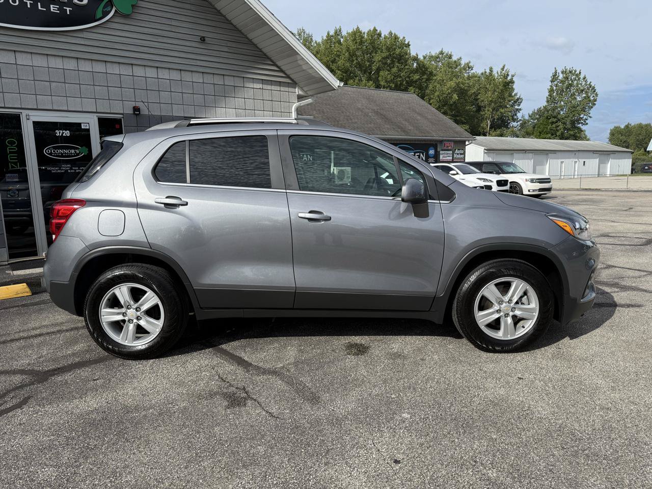 Used 2020 Chevrolet Trax LT FWD image 2