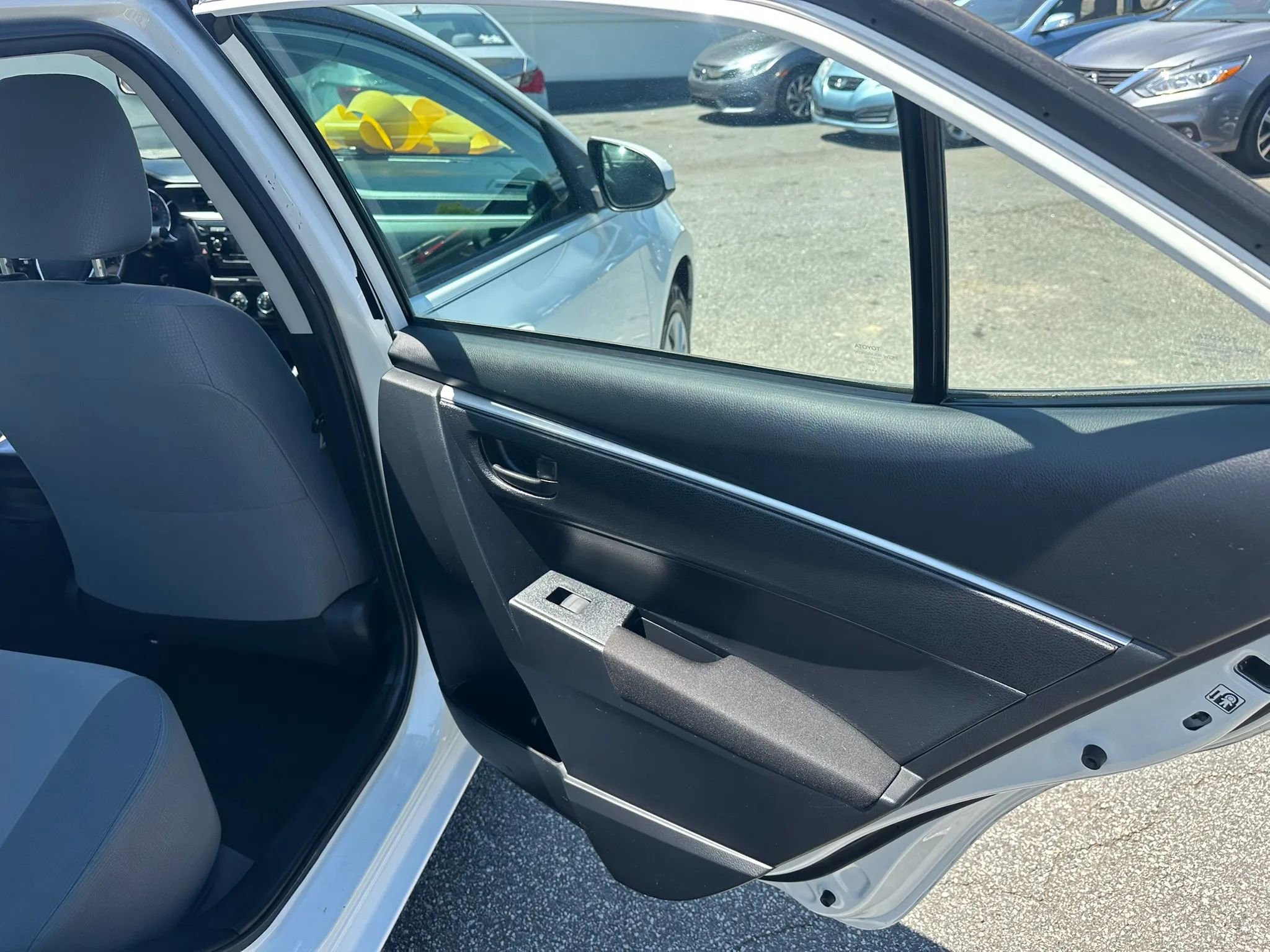 Used 2015 Toyota Corolla L image 14