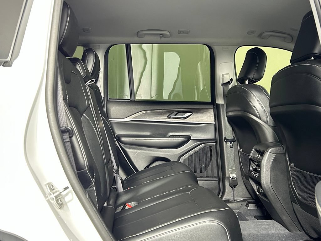 Used 2023 Jeep Grand Cherokee Limited AWD/4WD image 13