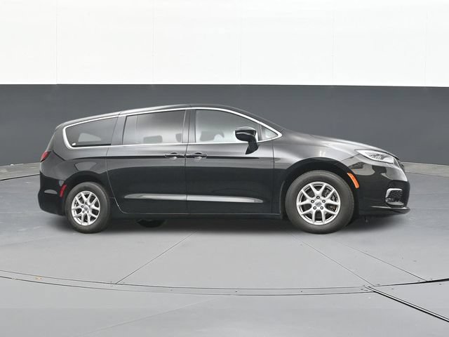 Used 2024 Chrysler Pacifica Touring FWD image 46