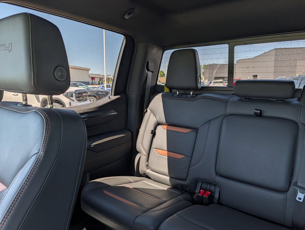 Used 2022 GMC Sierra 1500 AT4 w/ AT4 Preferred Package AWD/4WD image 12