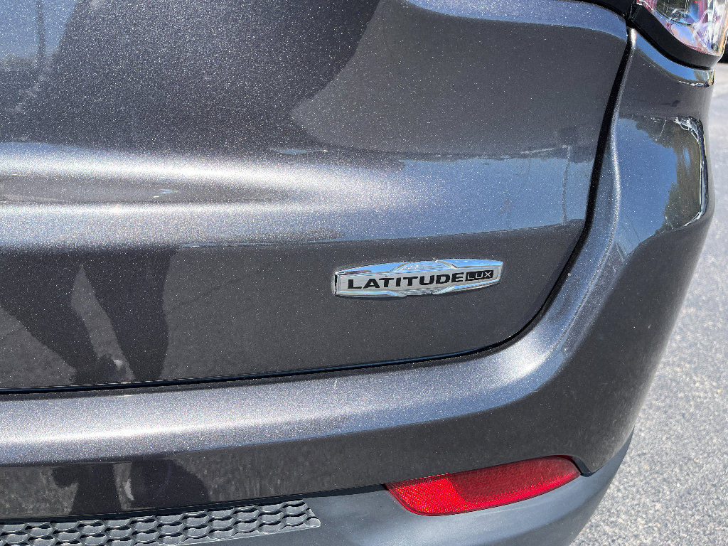 Used 2022 Jeep Compass Latitude image 10