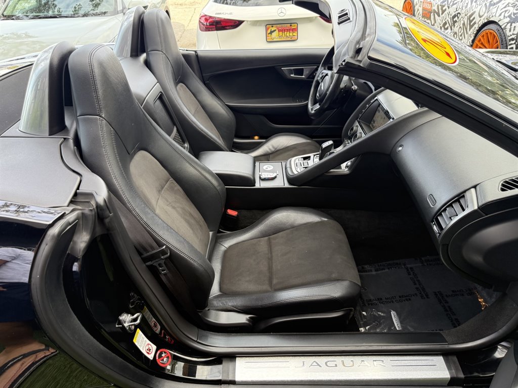 Used 2017 Jaguar F-TYPE Convertible image 19