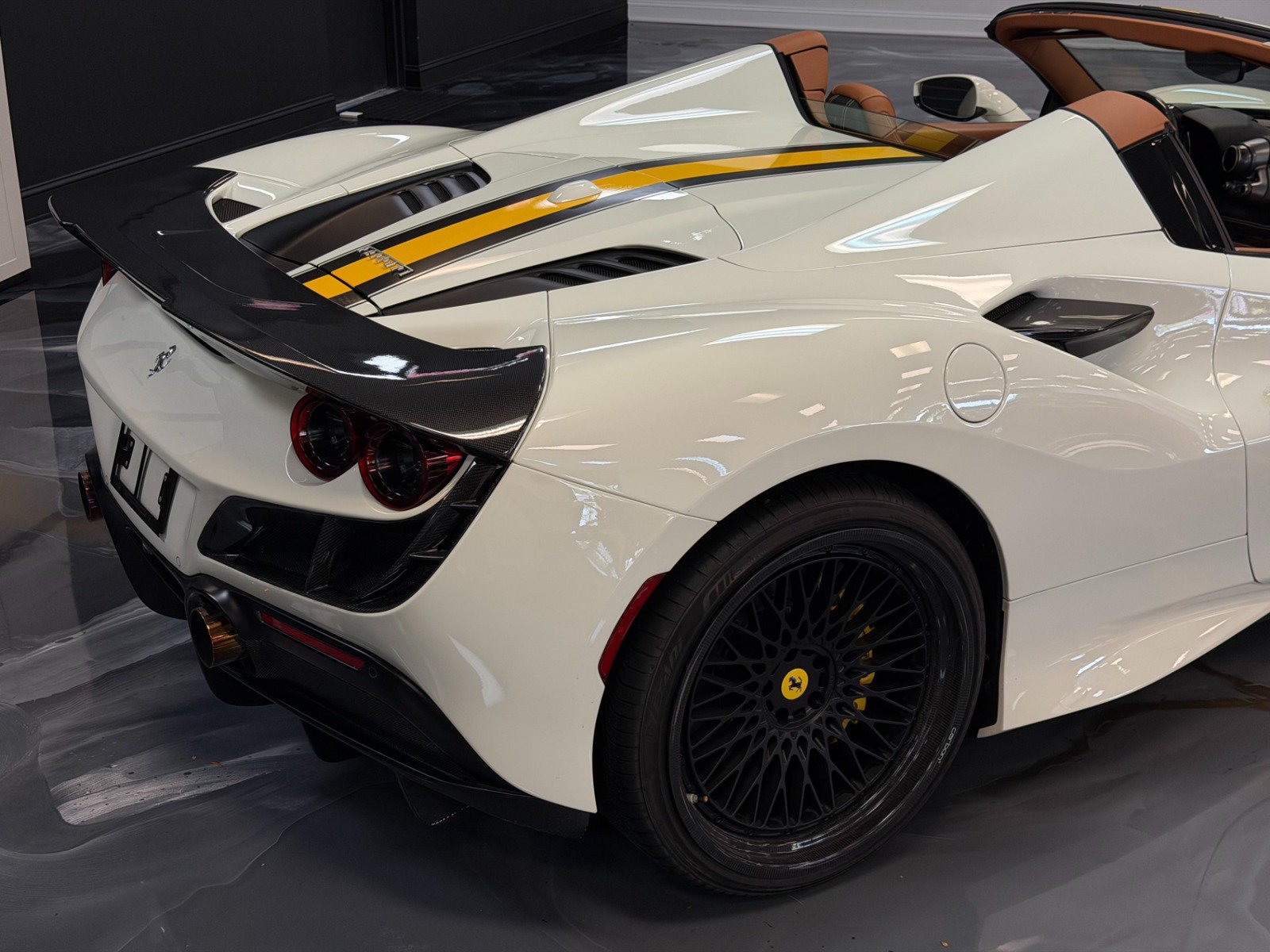 Used 2022 Ferrari F8 Tributo RWD image 9