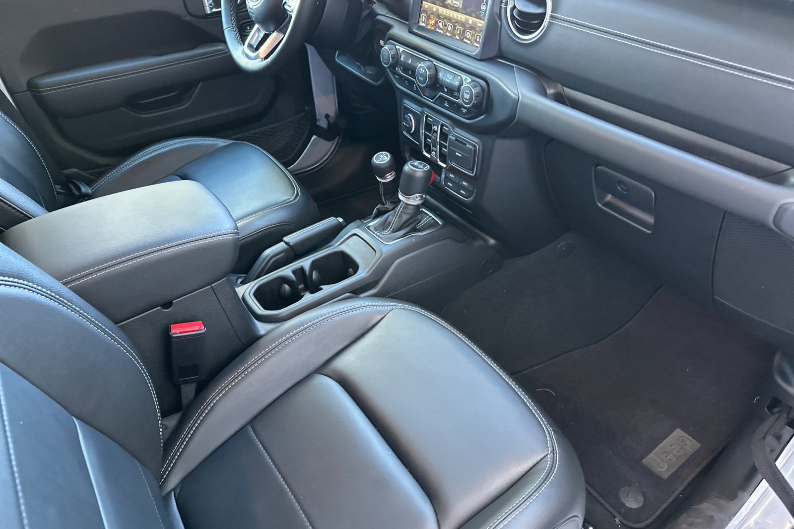 Used 2023 Jeep Wrangler Unlimited Sahara w/ Cold Weather Group AWD/4WD image 16